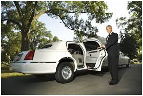 Illustration for article titled Reasons Why You Should Choose Emperor Limousine for Chicago
Party Bus Service